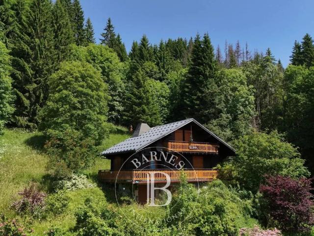 Les Gets – Chalet confidentiel au calme avec terrain de 3443. 119m² Les Gets