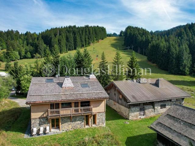 Les Gets – Ferme au pied des pistes 281m² Les Gets