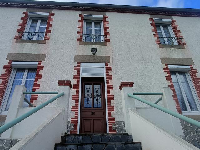 Les Epesses même, maison en pierre a rénover, 3ch, salon, cuisine, garage, lingerie, grenier aménageable, terr