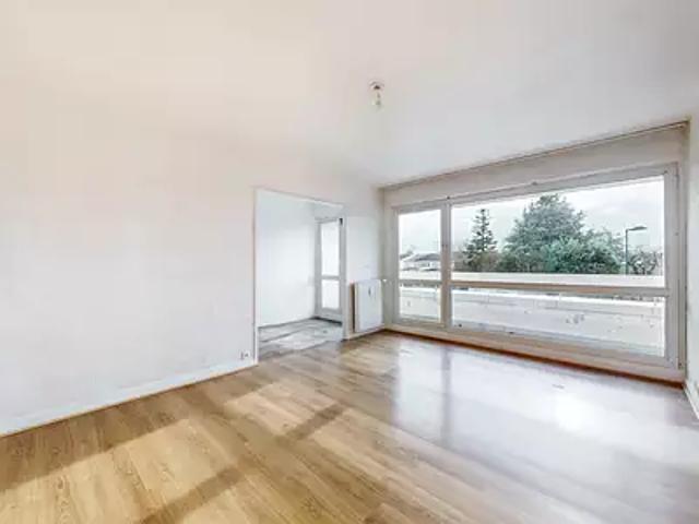 Les Essarts le Roi 78690 Achat / Vente appartement 4 pièces t4 piscine