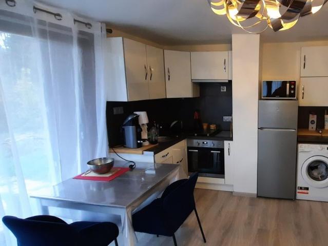 LES FOURGS APPARTEMENT MEUBLE T1 BIS TERRASSE GARAGE