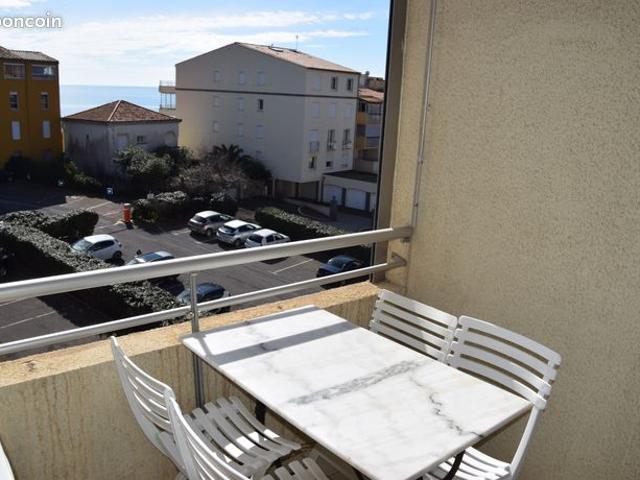 Les falaises, deux pieces mezzanine a 150 m de la plage, piscine