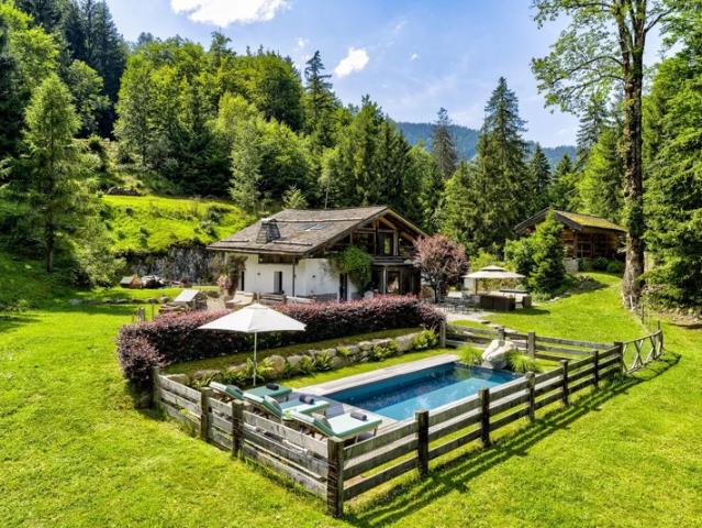 LES HOUCHES Une magnifique ferme isolée