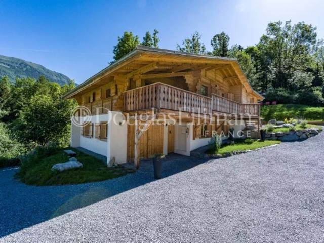 LES HOUCHES Chalet de 4 chambres récemment rénové