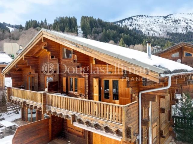 LES HOUCHES Duplex skis aux pieds