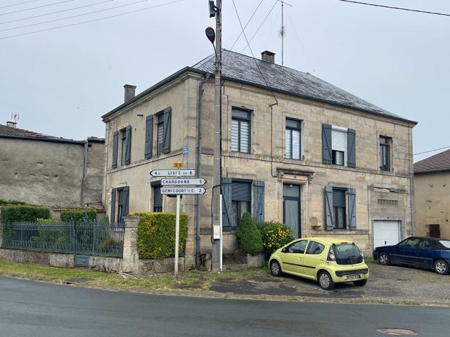 Les Hauts de Chée, entre bar le Duc et Revigny: Maison de village rénovée avec terrain et garage