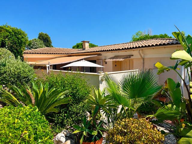 LES HAUTS DE VAUGRENIER Le charme d'une villa patio au cœur d'un domaine d'exception