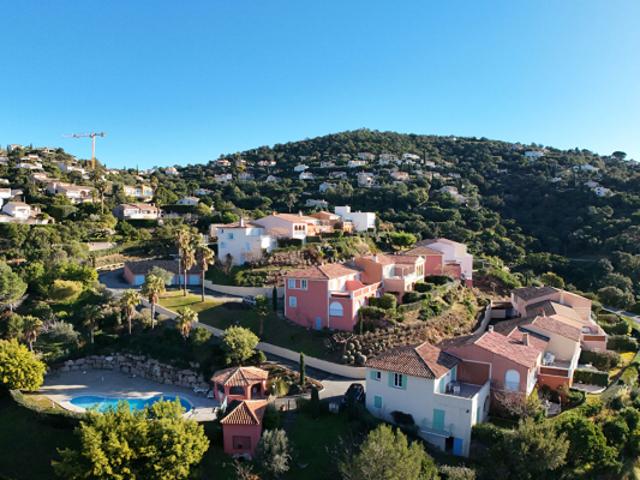 LES ISSAMBRES MAISON T4 VUE MER PISCINE