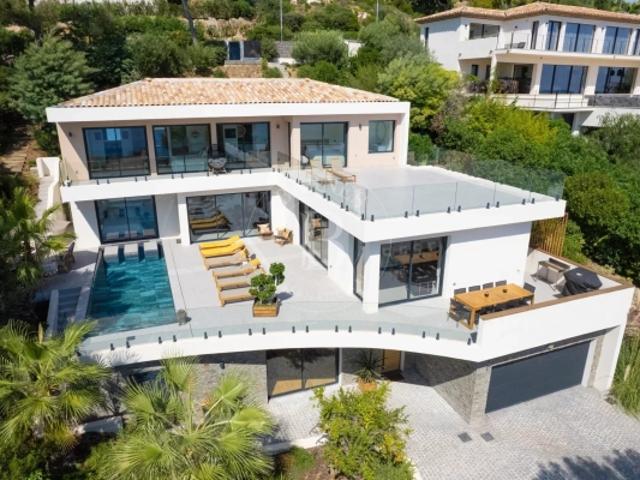 LES ISSAMBRES PROPRIÉTÉ NEUVE VUE MER PANORAMIQUE PISCINE