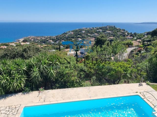 Les Issambres, Villa avec piscine et vue mer