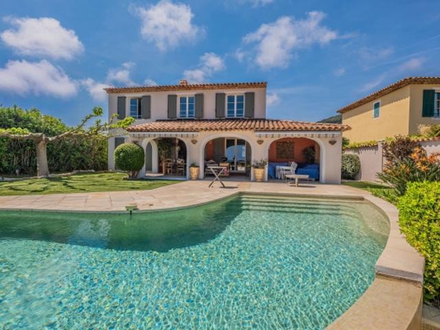 LES ISSAMBRES: VILLA AVEC VUE MER