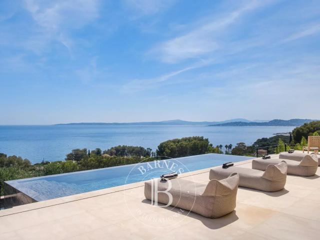LES ISSAMBRES VILLA CONTEMPORAINE VUE MER PANORAMIQUE À PIED DES PLAGES
