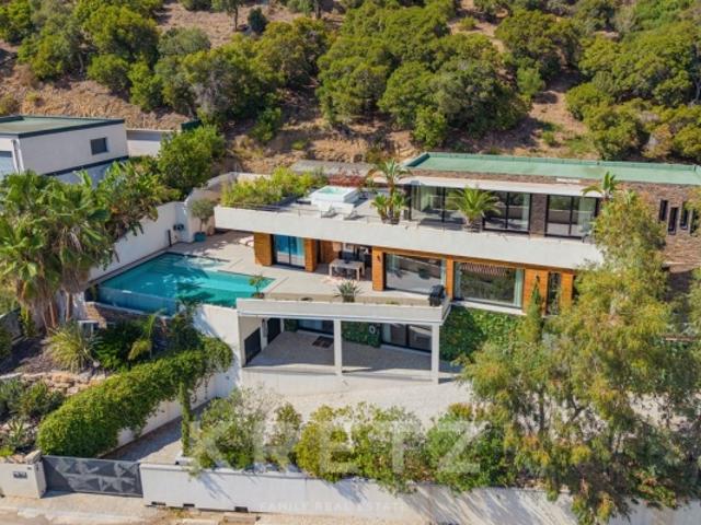 LES ISSAMBRES – VILLA D'ARCHITECTE – VUE MER PANORAMIQUE