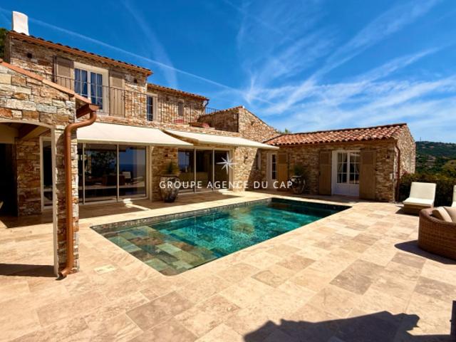LES ISSAMBRES VILLA DE CHARME EN PIERRE VUE MER 5 CHAMBRES PISCINE