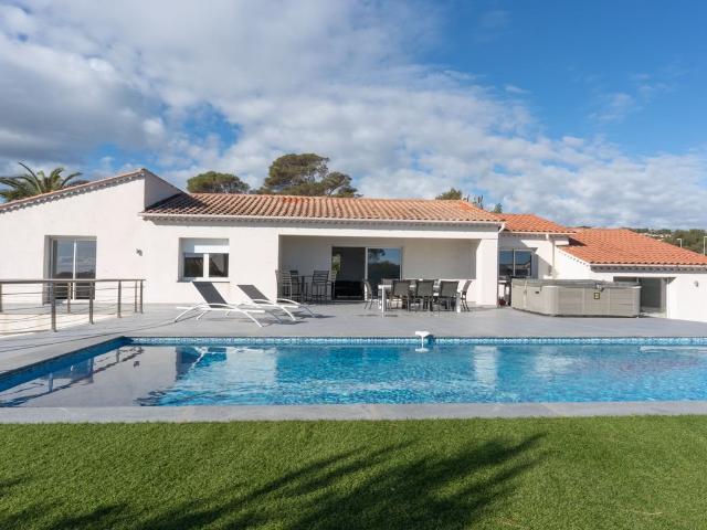 Les Issambres Villa T6 d'exception, vue mer, piscine, 200. 135m² Les Issambres