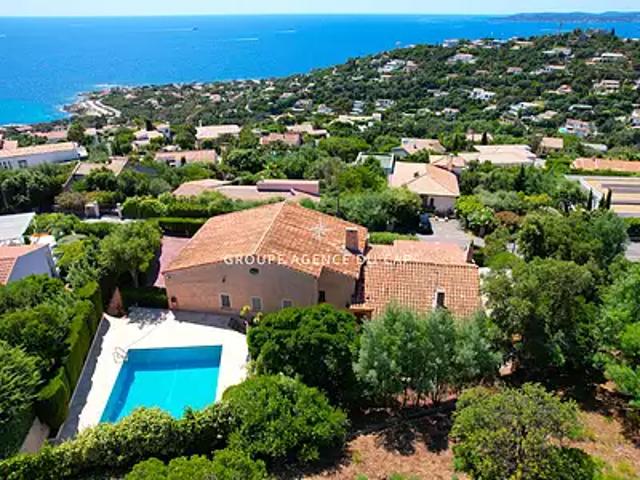 Les Issambres 83380 Achat / Vente maison 7 pièces t7 au dernier étage piscine