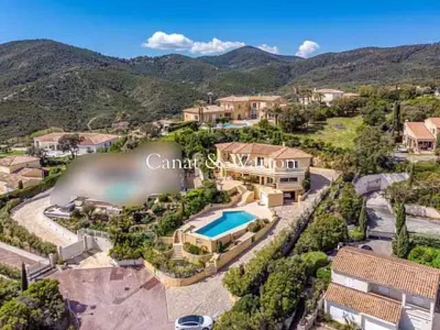 Les Issambres 83380 Achat / Vente maison 7 pièces t7 au dernier étage piscine