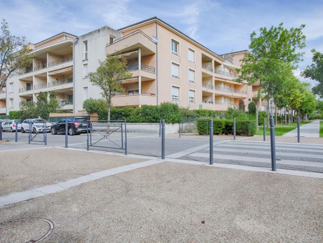 'Les Jardins d'Esméralda', rue du Pontet, T3 au 1er.