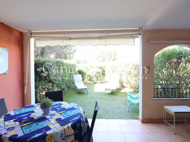 LES LAVANDIERS À CAVALAIRE: T 3 CLIMATISÉ EN REZ DE JARDIN A