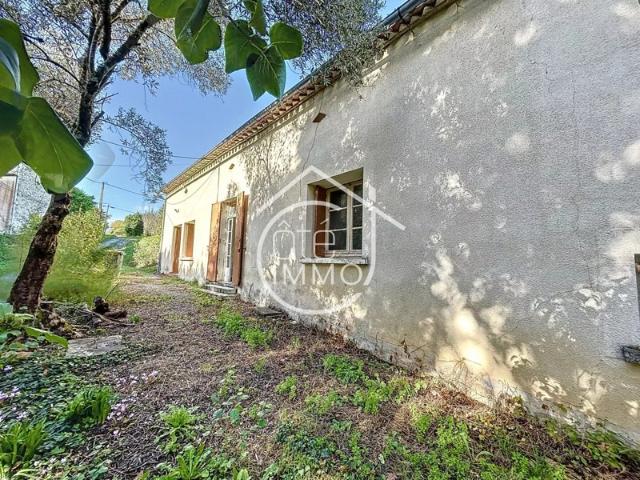 Les Lèves: sur hauteur, maison du pays 114 m² à rénover dépendances sur 4247 m²