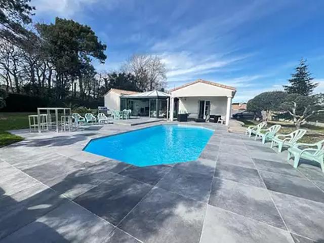 Les Mathes 17570 Achat / Vente maison 5 pièces t5 au dernier étage piscine