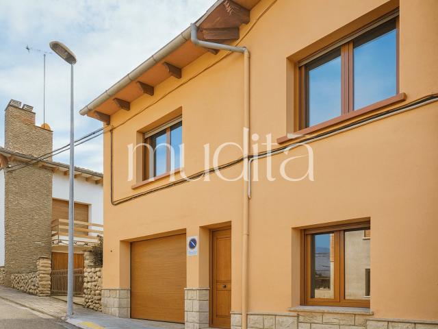 Les Masies de Roda Vivienda familiar con garaje, terraza y luz natural
