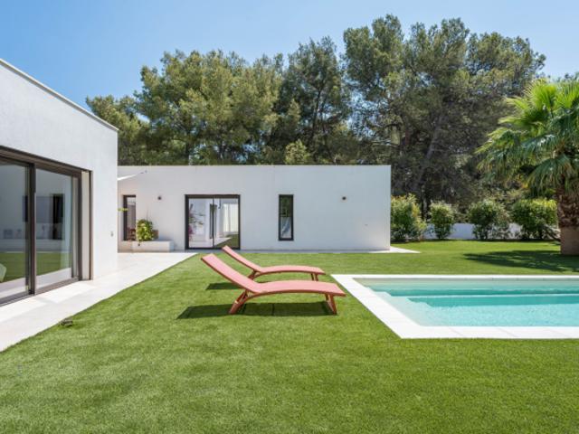 LES SOLANS VILLA CONTEMPORAINE 'NEUVE'