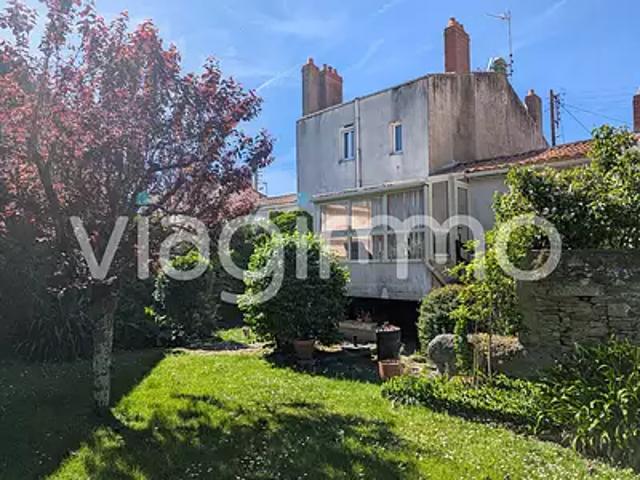Les Sables d'Olonne 85100 Achat / Vente maison 10 pièces t10 au dernier étage cave