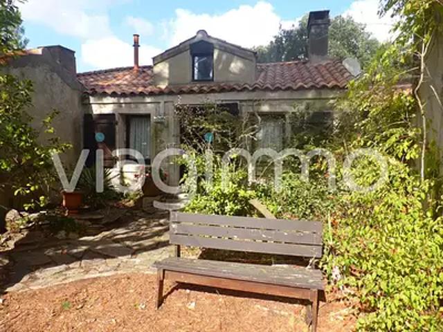 Les Sables d'Olonne 85100 Achat / Vente maison 9 pièces t9 au dernier étage cave