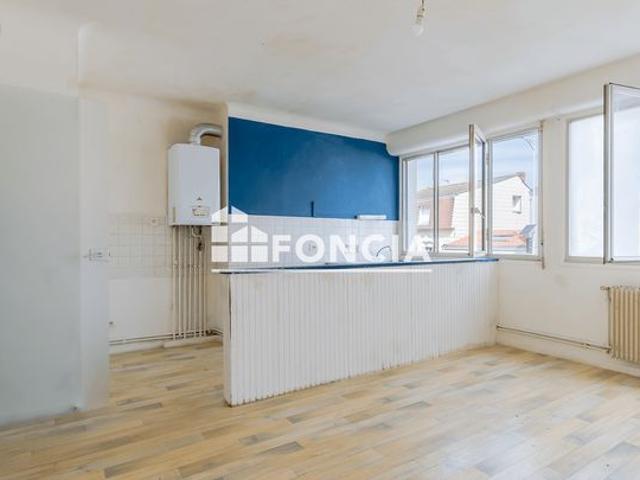 LES SABLES D'OLONNE Appartement T1 de 30m2 avec cave de 5m2 à rénover Plage et centre ville des Sables à pied Possibilité garage en sus