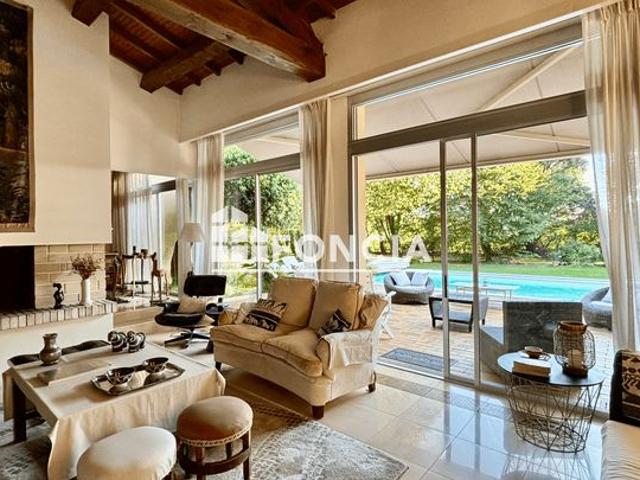 LES SABLES D'OLONNE Maison d'architecte de 214m2 offrant 4 chambres avec piscine et dépendances sur parc paysager de 11 350m2