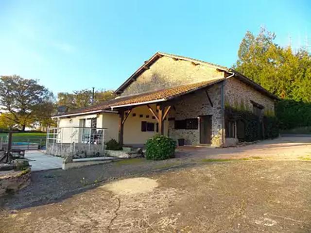 Les Salles Lavauguyon 87440 Achat / Vente maison 5 pièces t5 piscine terrasse