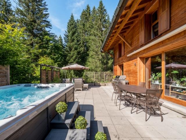 LES PACCOTS – PRÄCHTIGES CHALET MIT 7,5 ZIMMERN