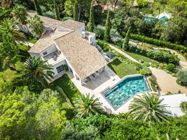 Les Parcs de Mougins – Propriété dominante avec vue et prestations haut de gamme