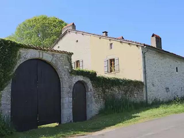 Les Pins 16260 Achat / Vente maison
