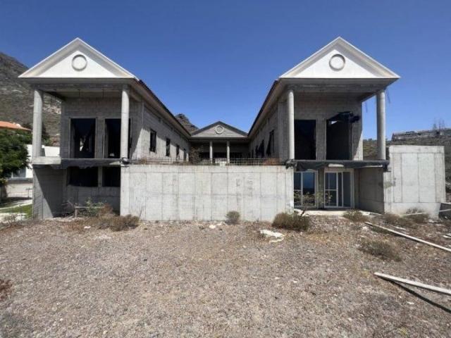 Les presentamos esta villa independiente de obra nueva en la. 845m² Adeje