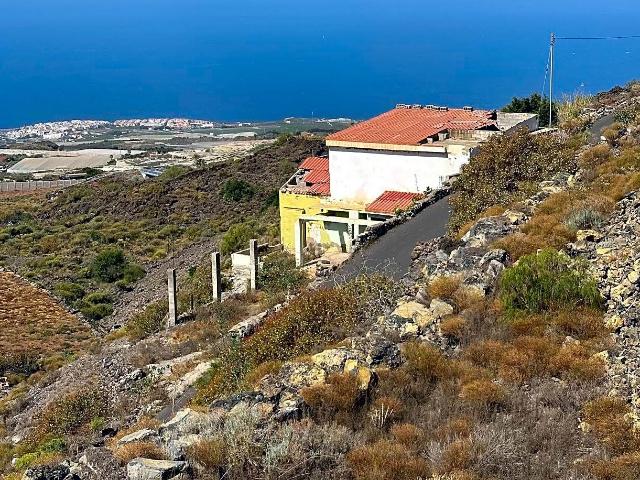 Les presentamos esta Casa independiente a reformar con terre. 179m² Guía de Isora