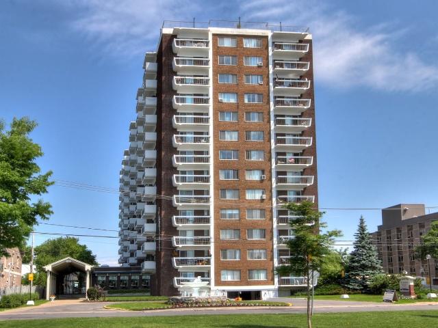 Les Tours Lakeshore 2 Bedroom Apartment for Rent at 30 Ch Du Bord Du Lac Lakeshore, Pointe Claire, QC H9S 4H2 Lakeside