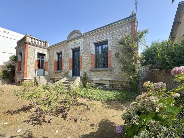 'LES TILLEULS' Villa bourgeoise rénovée avec des matériaux d