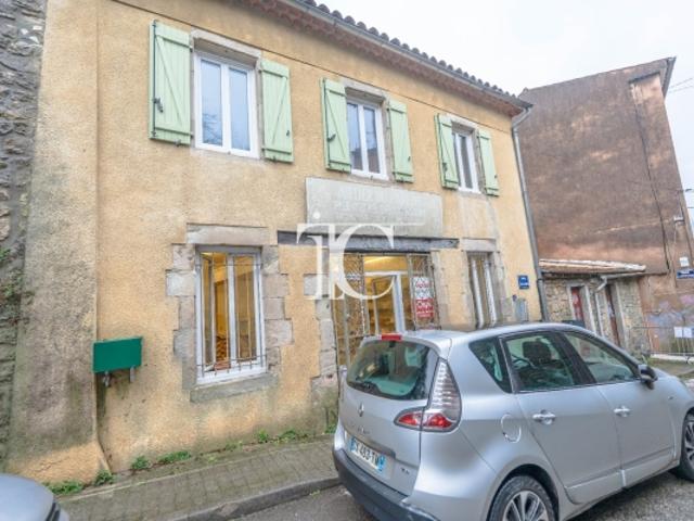 LES VANS – BÂTISSE AVEC ATELIER, LOGEMENT ET COUR INTÉRIEURE – BEAU POTENTIEL