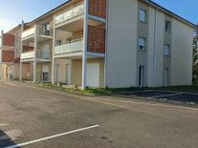 Lescar appartement t2 en PLATEAU AU 1ER ET DERNIER ETAGE AVEC TERRASSE SANS VIS A VIS ET PARKING