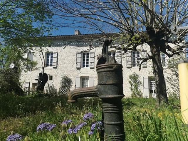 L'espace d'un domaine, le charme de la pierre et la liberté de 2 hectares: votre nouvelle vie commence ici