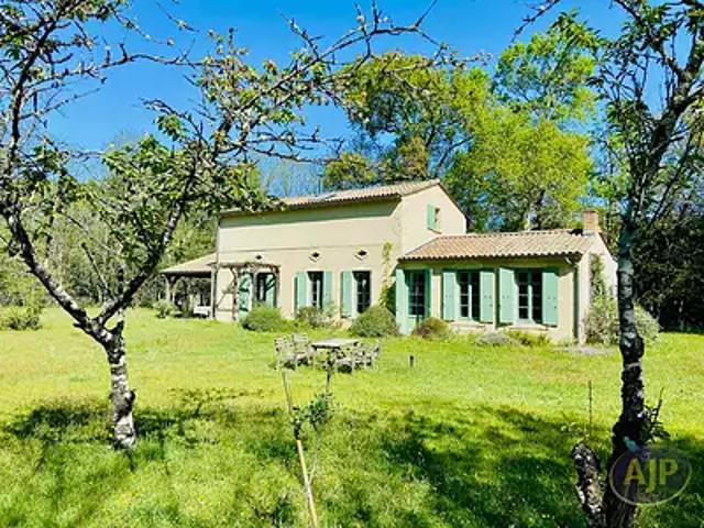 Lesparre Médoc 33340 Achat / Vente maison 6 pièces t6 au dernier étage terrasse