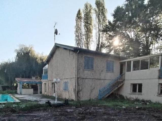 LESPARRE MEDOC SUD MAISON 290 m² avec PISCINE et BBQ EXTERIEUR COUVERT SUR TERRAIN DE 2192 m²