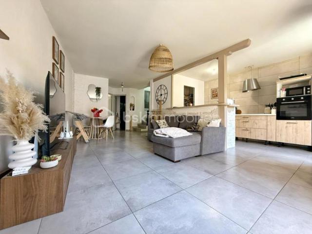 LESPIGNAN – MAISON DE VILLAGE 89 m² – 4 PIÈCES – TERRASSE COUVERTE – GARAGE 40 m²