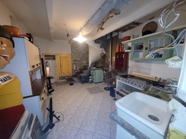 LESPIGNAN Petite et agréable maison de village 1 pièce par n