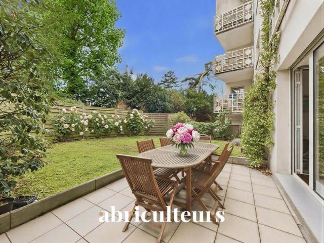 L'esprit maison en duplex avec jardin privatif & balcon 125m² La Celle Saint Cloud, Quartier Bourg