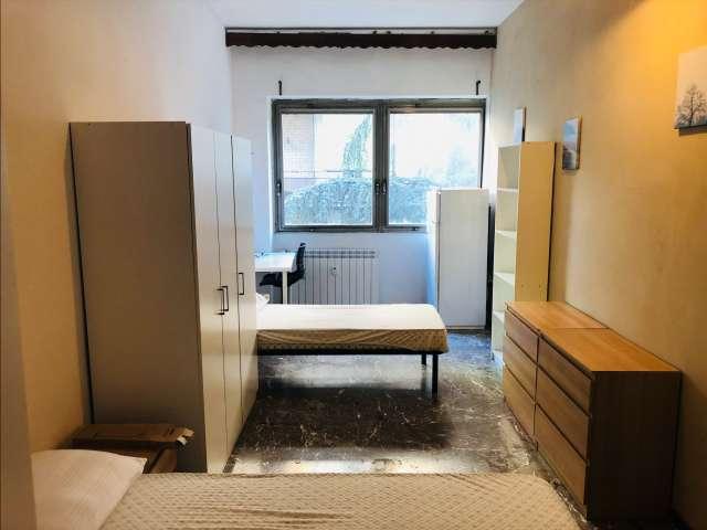 Letti in affitto in camera condivisa Appartamento con 5 camere da letto Ostiense