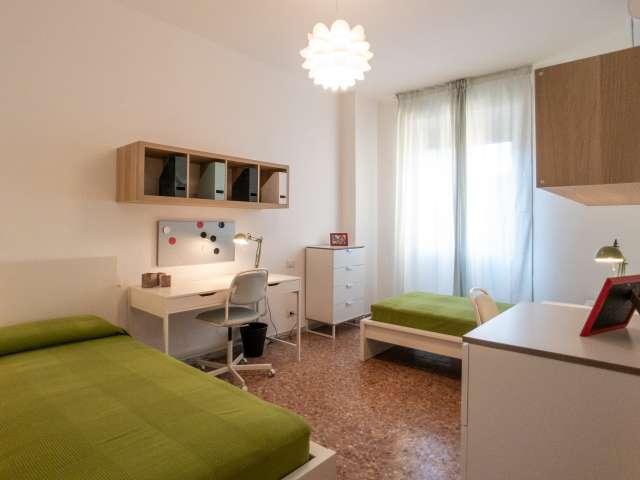 Letto in affitto, camera condivisa, appartamento con 1 camera da letto, Loreto