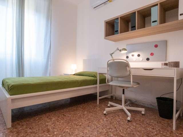 Letto in affitto, camera condivisa, appartamento con 1 camera da letto, Loreto